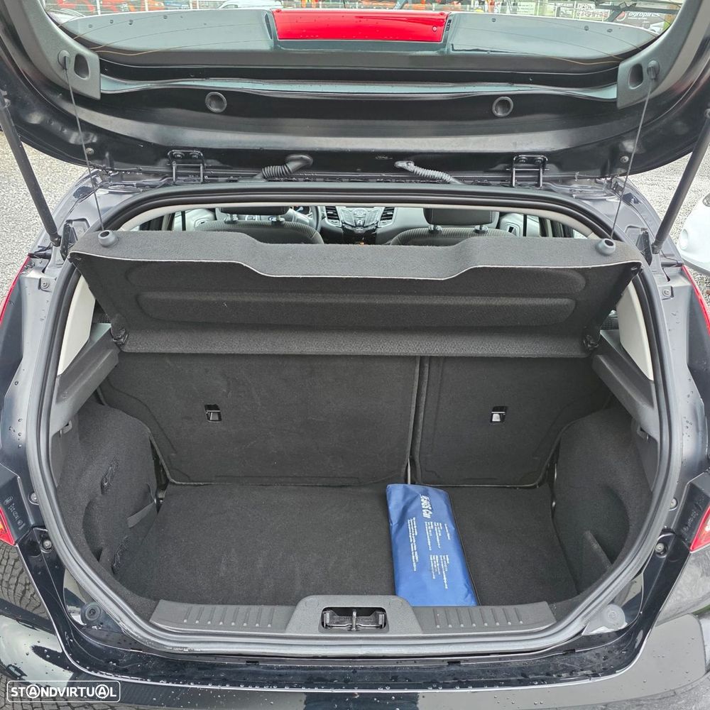 Ford Fiesta 1.5 TDCi Titanium - 32