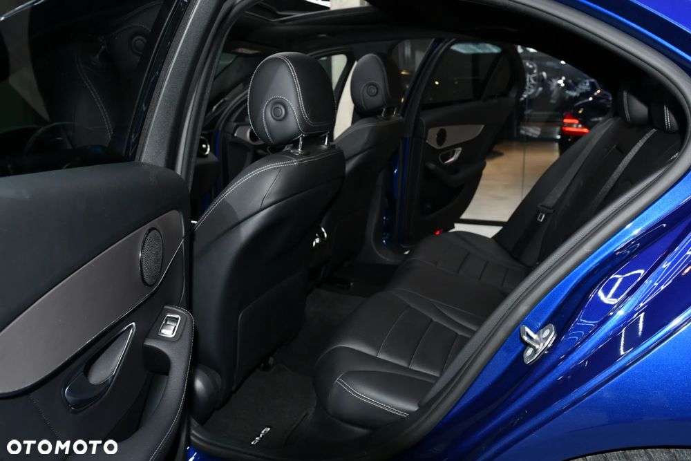 Mercedes-Benz Klasa C 300 d 4MATIC 9G-TRONIC - 29