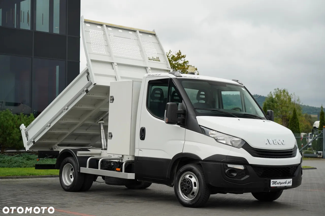 Iveco DAILY 35-140 / WYWROTKA TYLNOZSYPOWA / BLIŹNIAK / SKRZYNIA NARZĘDZIOWA / HAK / MANUAL / 3 OSOBOWY / SPROWADZONY / PO KONTRAKCIE SERWISOWYM - 4