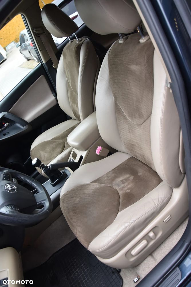 Toyota RAV4 2.0 VVT-i Premium - 17