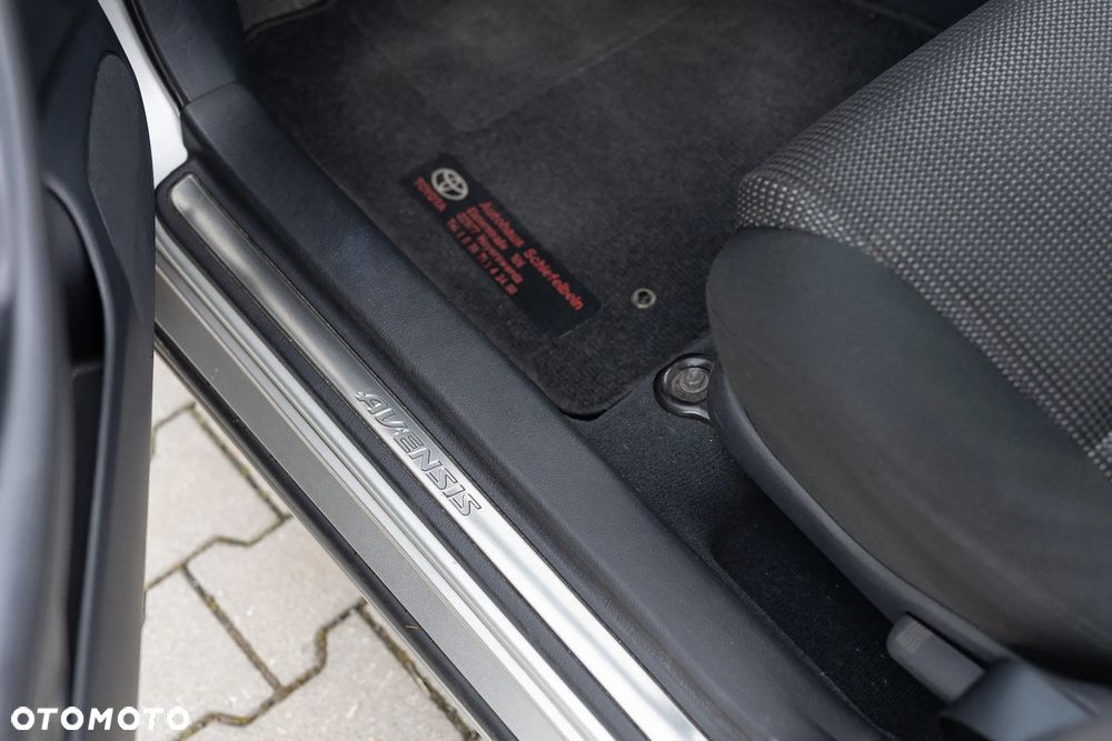 Toyota Avensis 2.0 VVT-i Executive - 28
