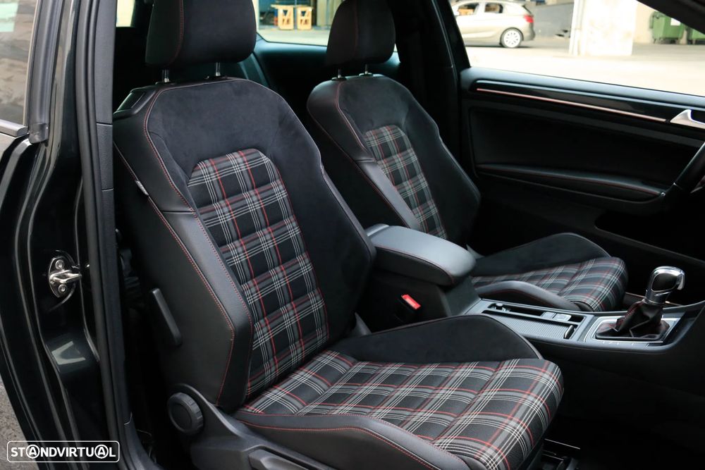 VW Golf 2.0 TSi GTi DSG Performance - 26