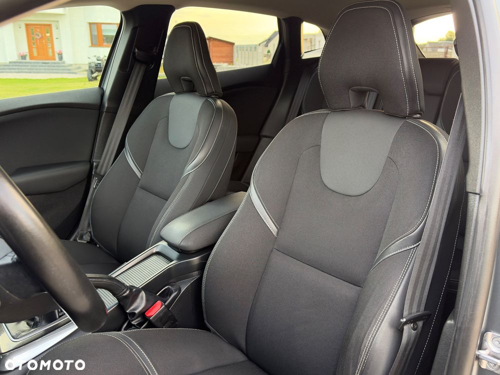 Volvo V40 D2 Momentum - 23