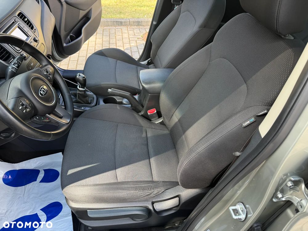 Kia Carens - 25