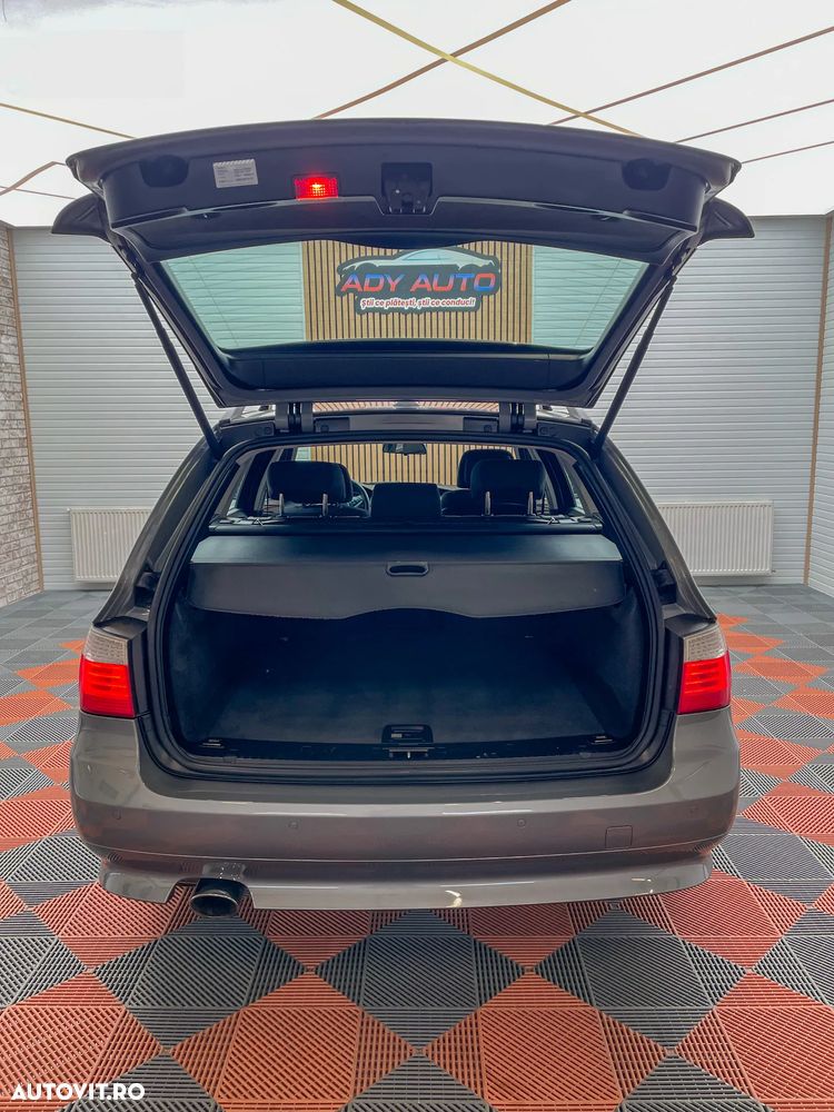 BMW Seria 5 520d Touring - 12