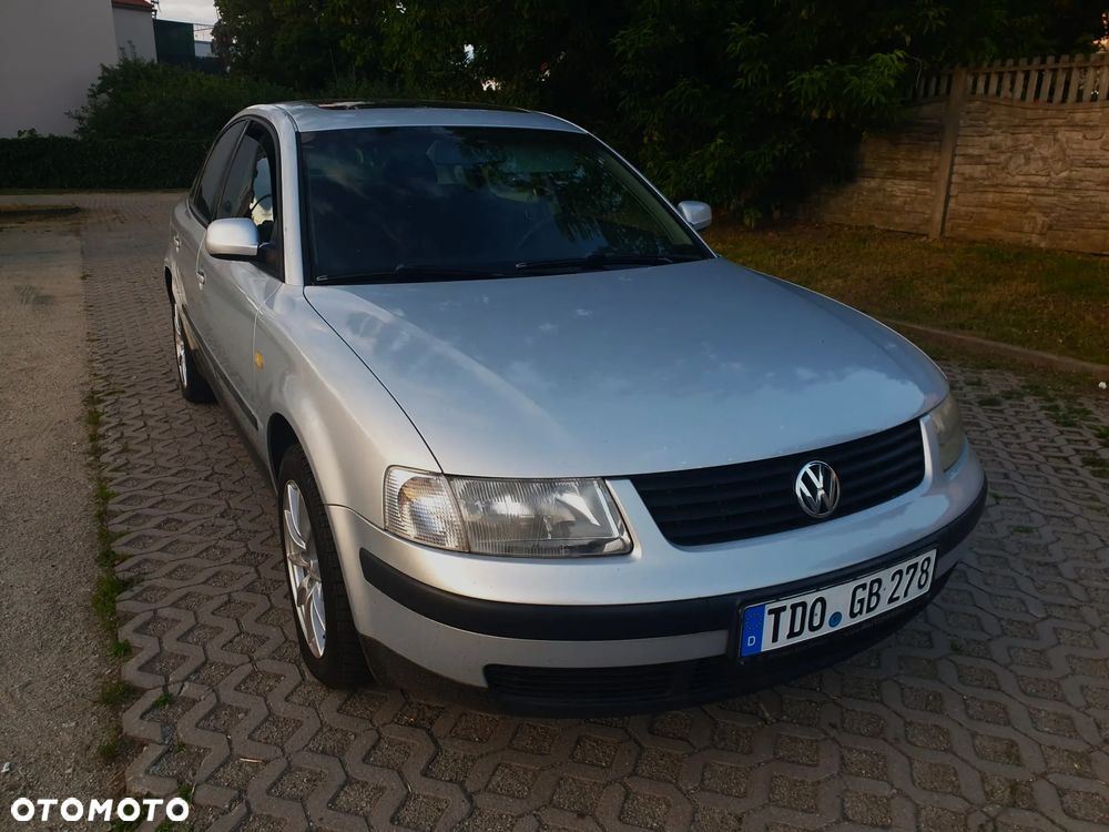 Volkswagen Passat 1.6 Highline - 1