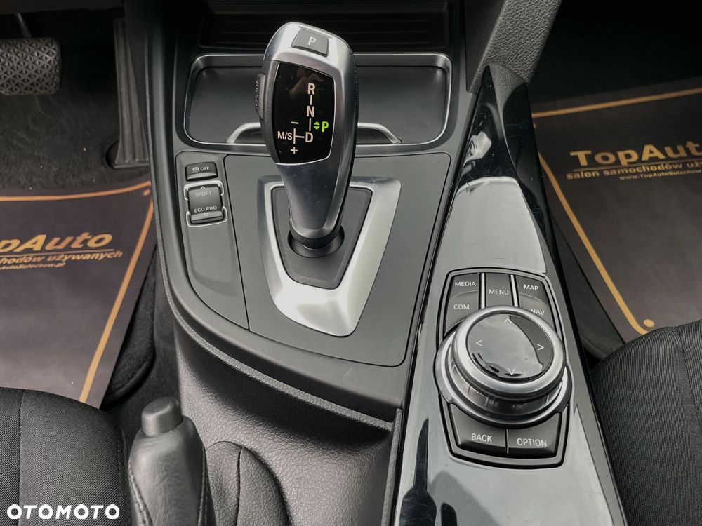 BMW Seria 3 320d Touring Advantage - 33