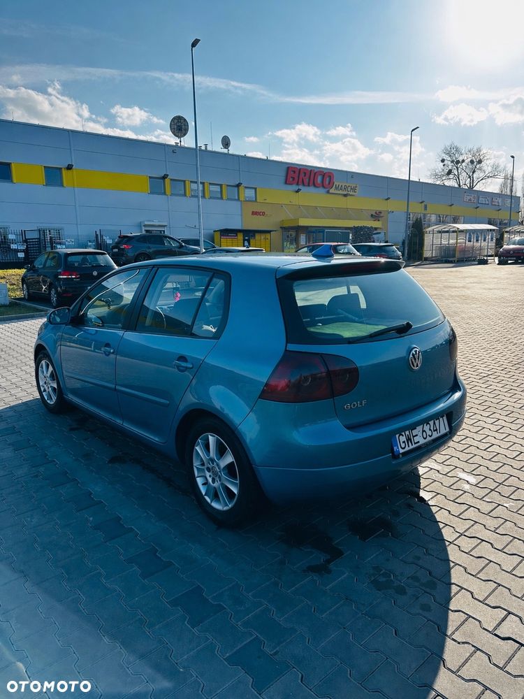 Volkswagen Golf - 5