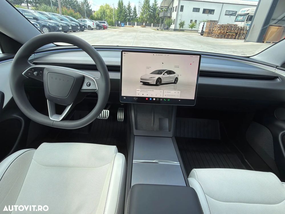Tesla Model 3 - 6
