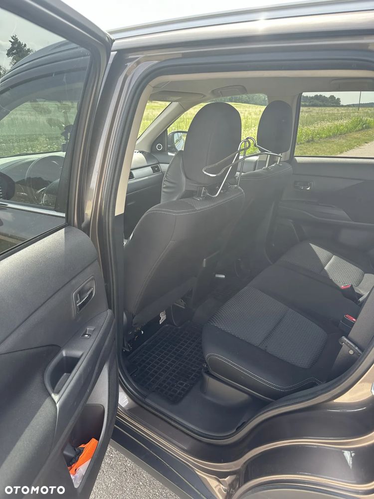 Mitsubishi Outlander 2.2 DID Instyle Navi 4WD - 10