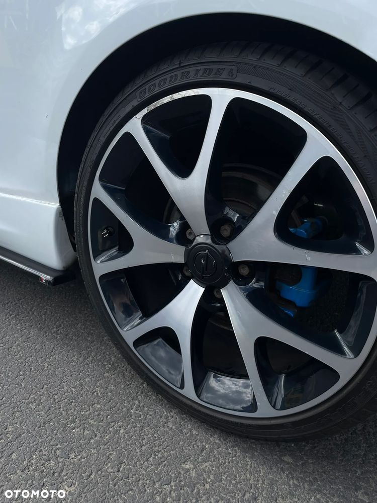 Opel Corsa 1.6T OPC - 6