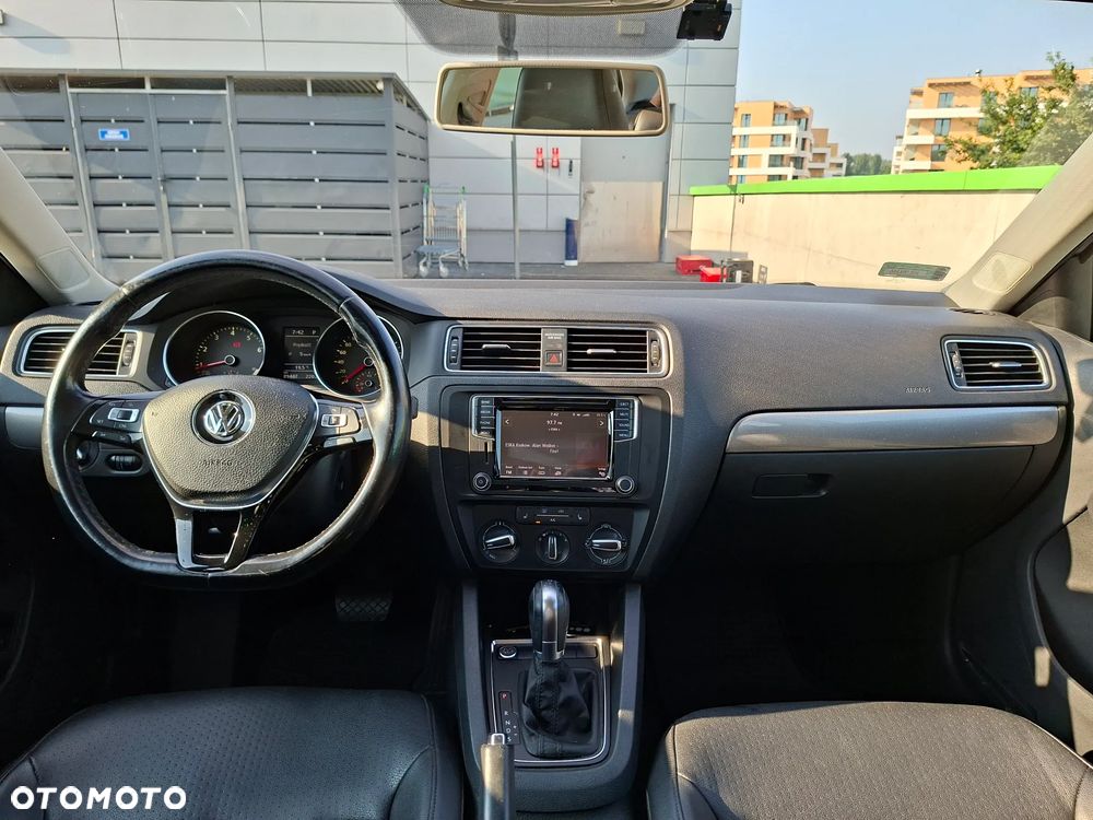 Volkswagen Jetta - 11