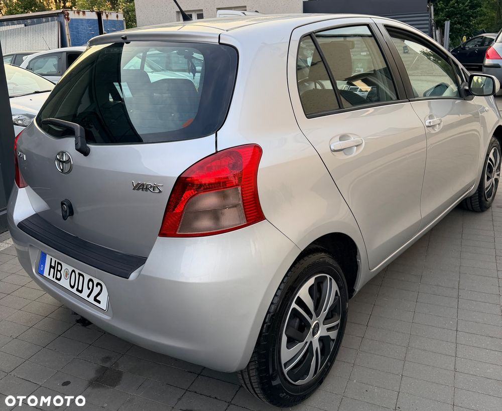 Toyota Yaris 1.3 Luna Hit - 24