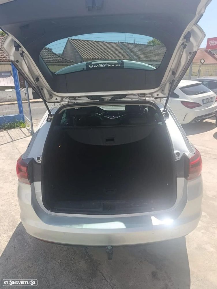 Opel Astra Sports Tourer - 9