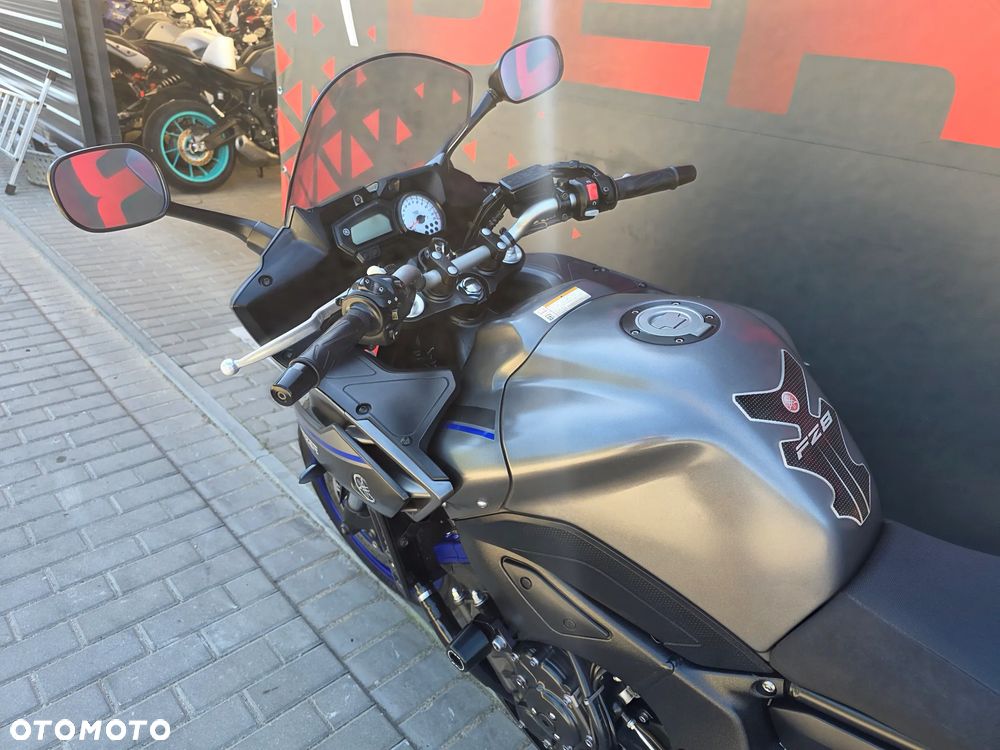 Yamaha FZ8 - 11