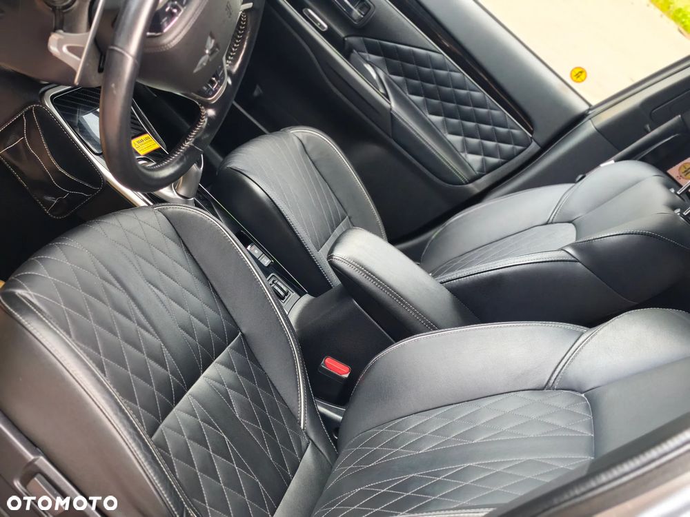 Mitsubishi Outlander 2.4 4WD Diamant+ - 27
