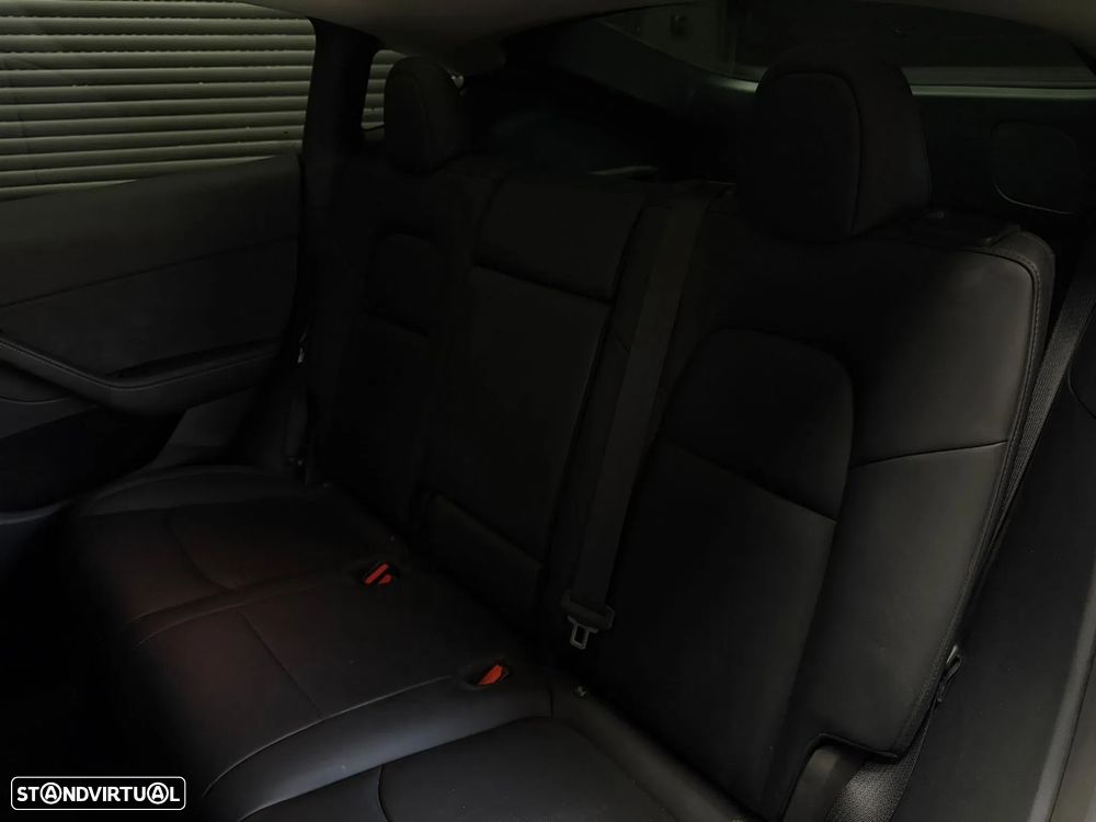Tesla Model Y Long Range Dual Motor AWD - 14