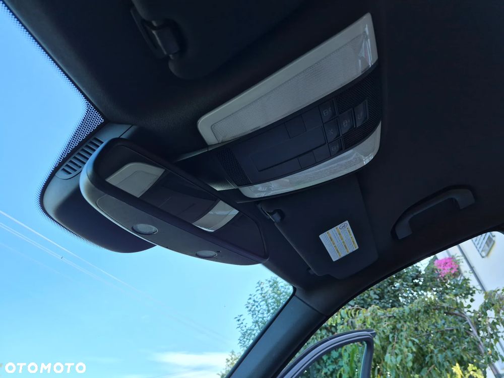 Mercedes-Benz Klasa C 300 CDI BlueEff 4-Matic Avantgarde - 30
