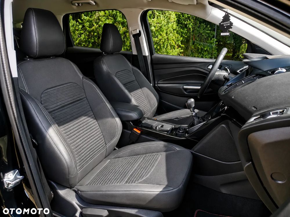 Ford Kuga 1.5 EcoBoost 2x4 Titanium - 18