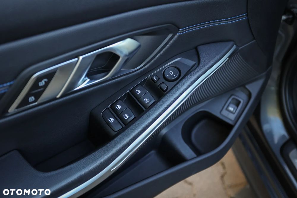 BMW Seria 3 320d Edition M Sport Shadow - 19