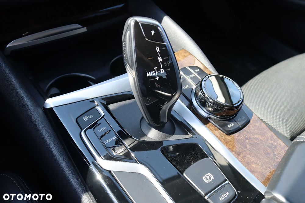 BMW Seria 5 530d xDrive Luxury Line sport - 13