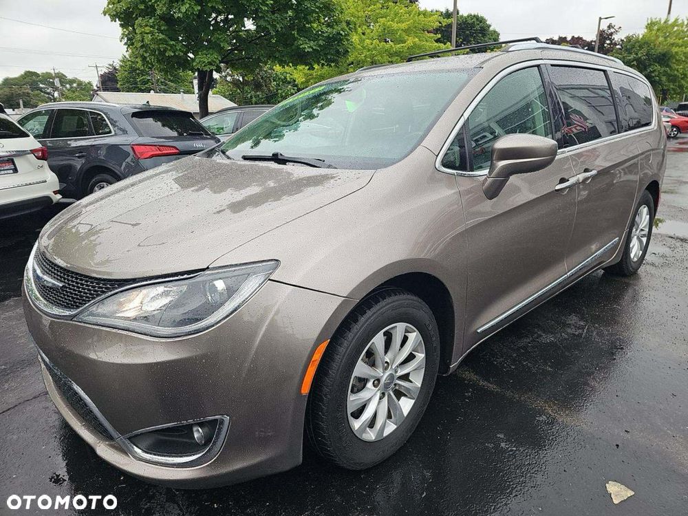 Chrysler Pacifica - 4