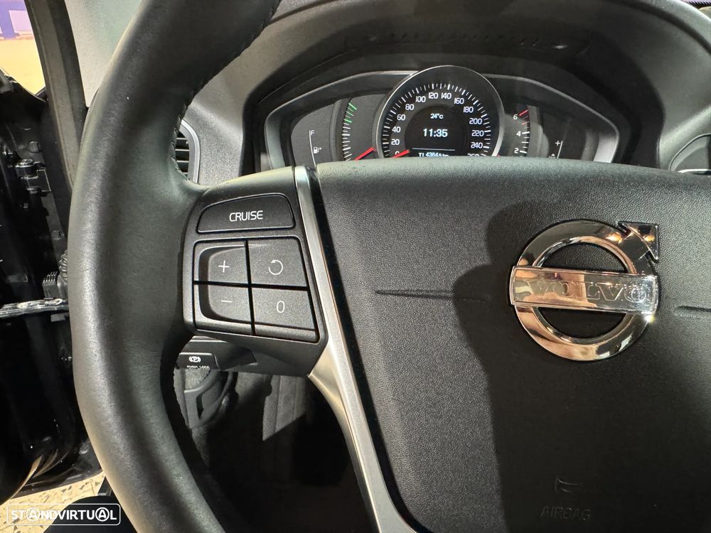 Volvo XC 60 2.0 D4 Momentum - 25