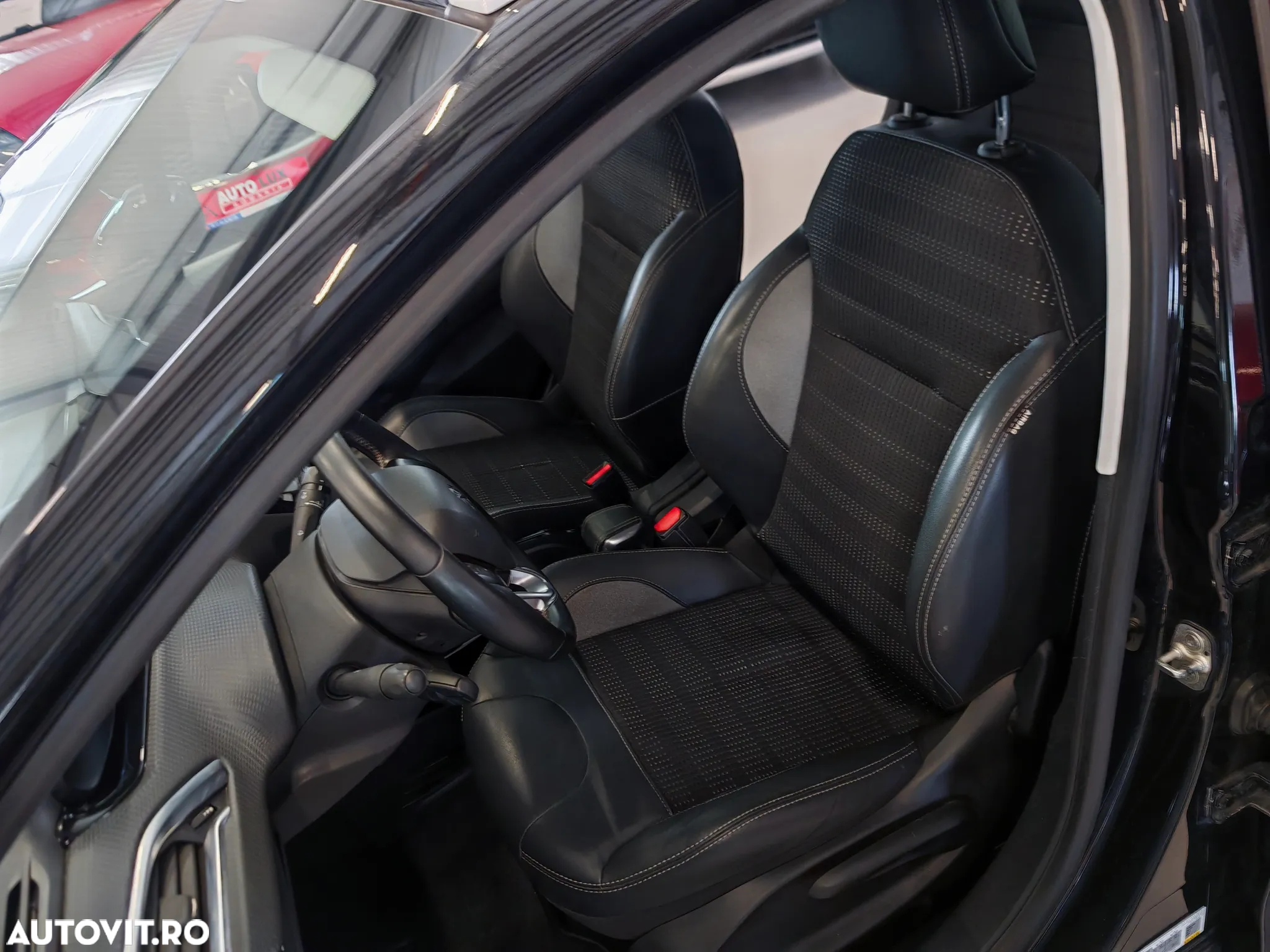 Peugeot 2008 1.2 PureTech Turbo EAT6 S&S Allure - 6
