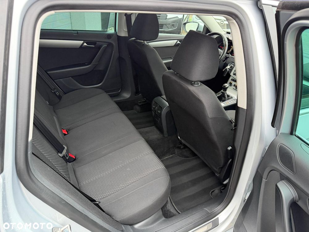Volkswagen Passat Variant 1.6 TDI DPF BlueMot Highline - 12