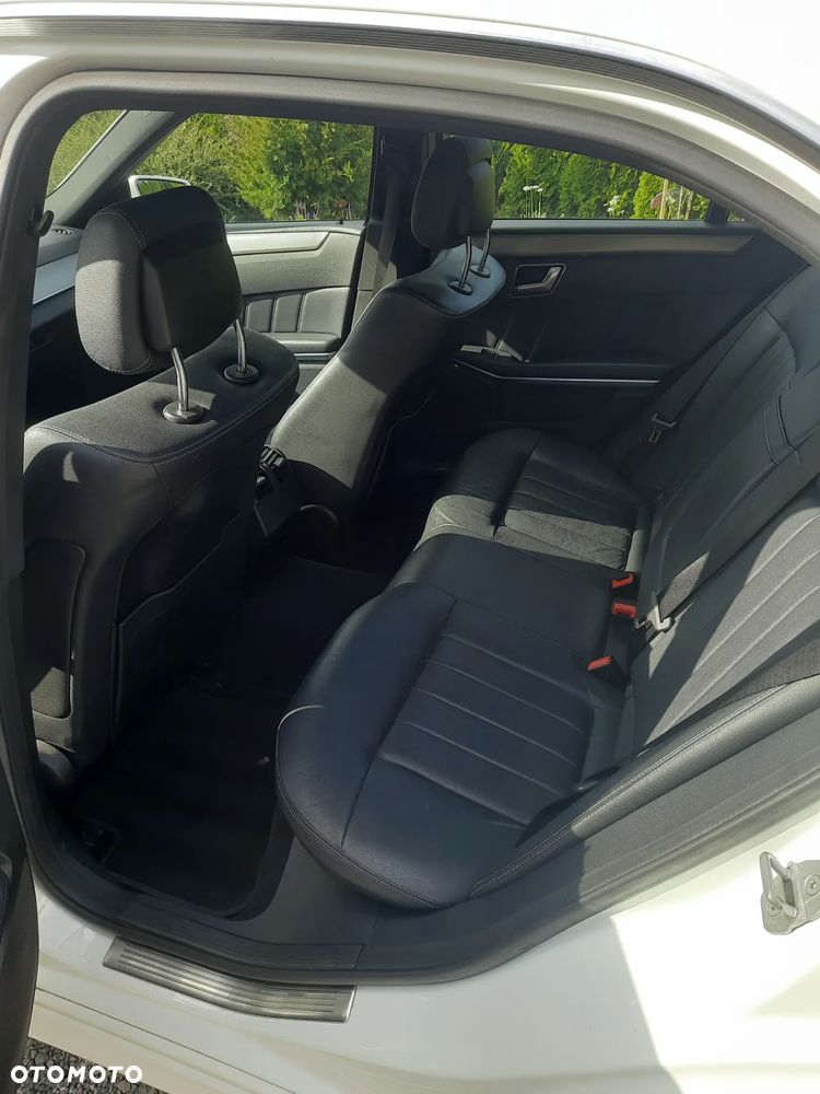 Mercedes-Benz Klasa E 250 T CDI DPF BlueEFFICIENCY Automatik Elegance - 9