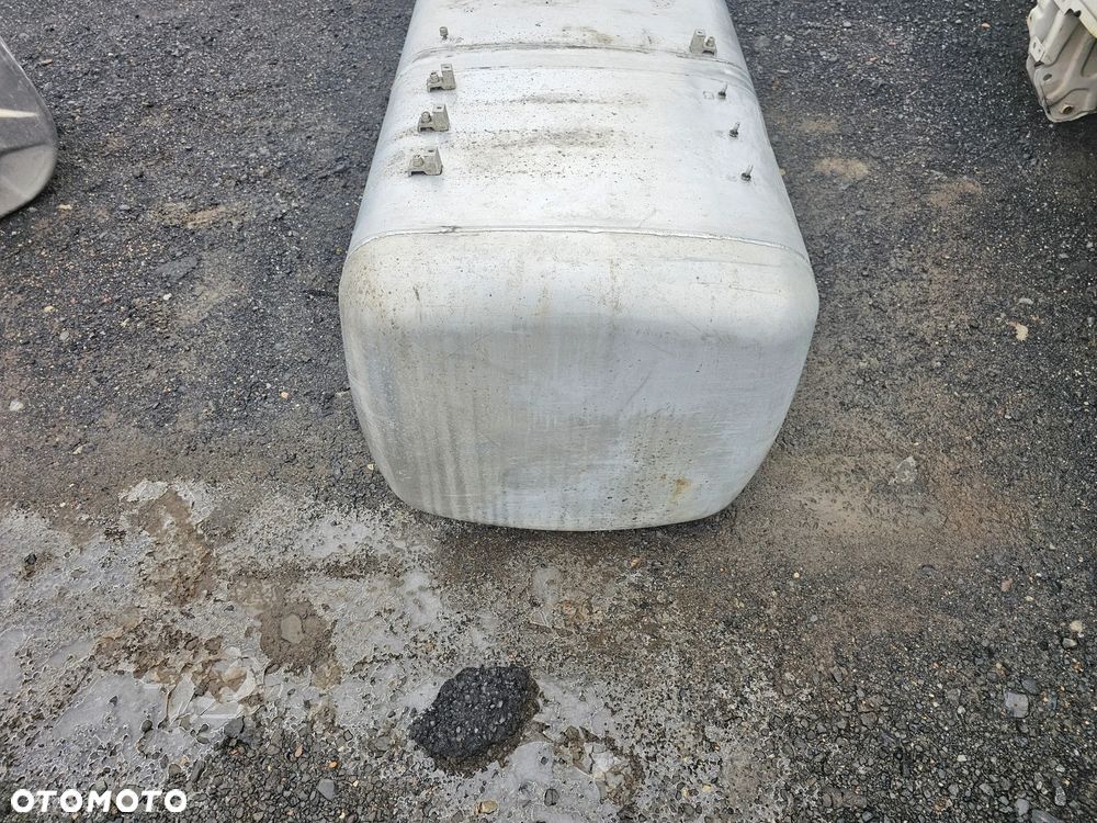 Actros mp4 mp5 zbiornik paliwa A9604703301/Z001 820/90l - 3