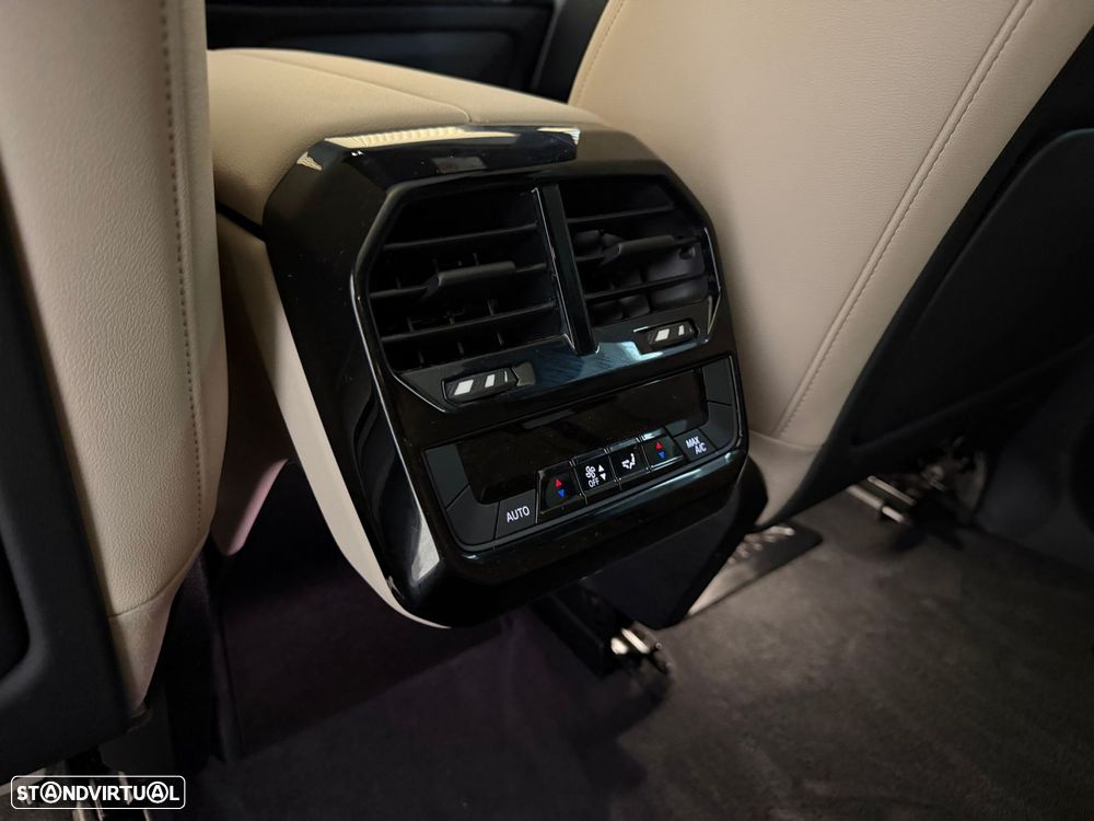 BMW iX xDrive40 - 11