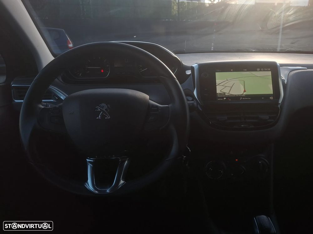 Peugeot 208 - 12