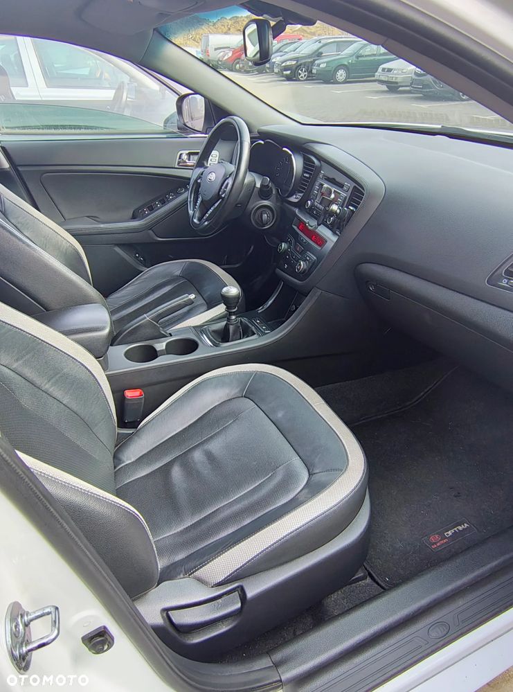 Kia Optima 2.0 L - 12