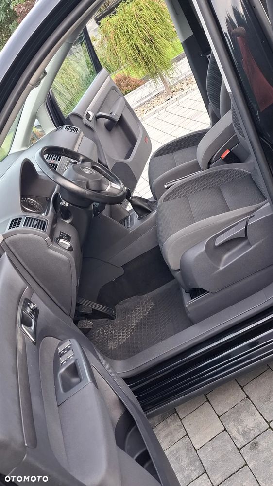 Volkswagen Touran - 14