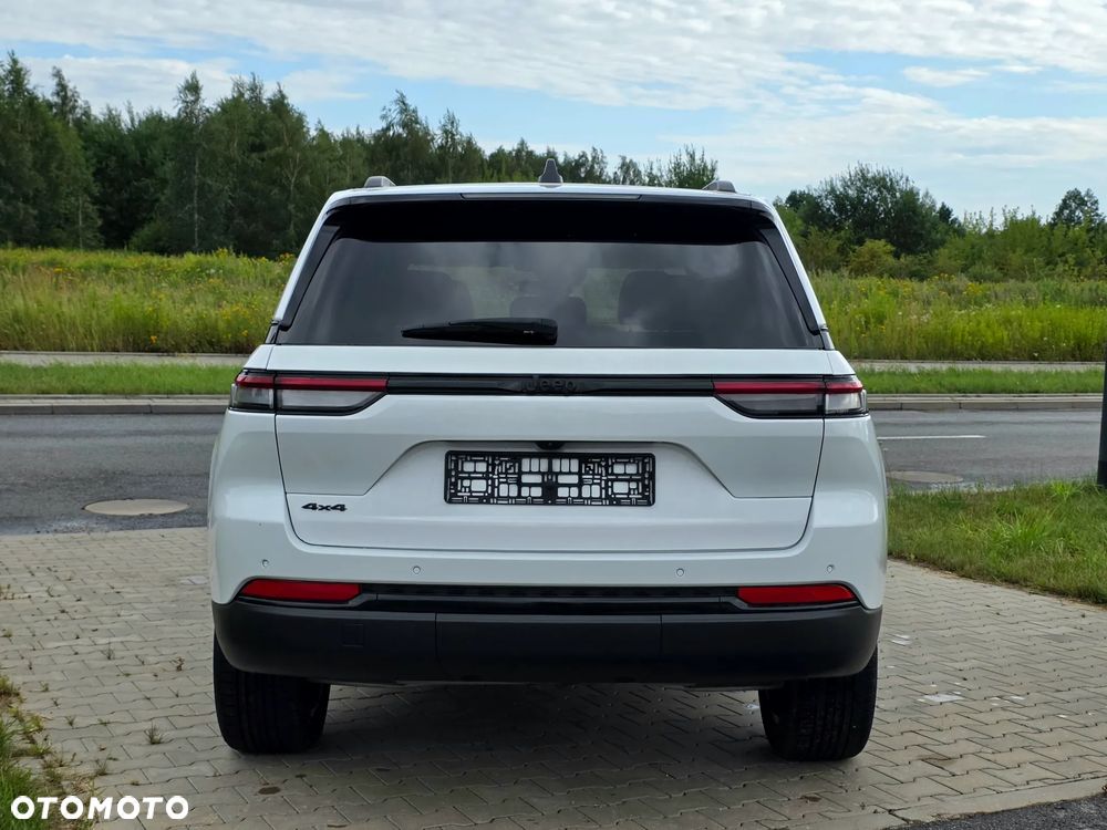 Jeep Grand Cherokee - 12