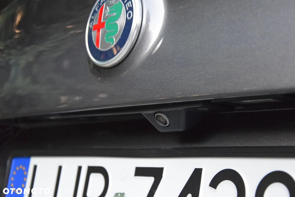 Alfa Romeo Giulia 2.0 Turbo 16V AT8 Veloce - 32