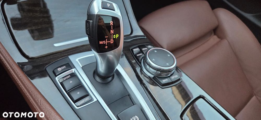 BMW Seria 5 525d Sport-Aut Luxury Line - 19
