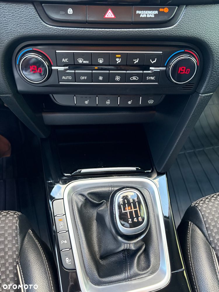 Kia XCeed 1.5 T-GDI L Business Line - 36