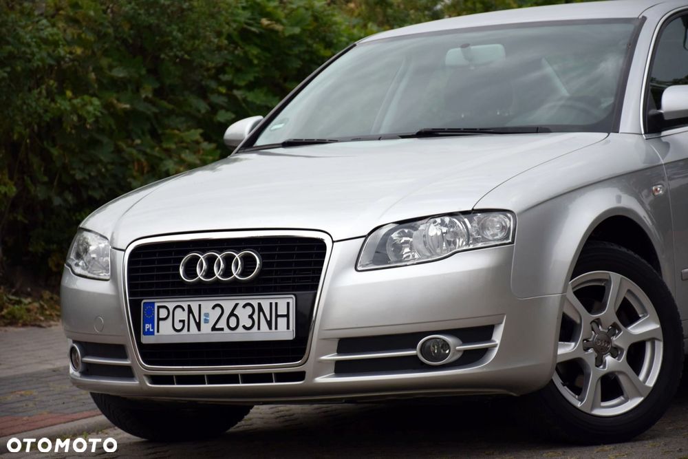 Audi A4 Limousine - 4