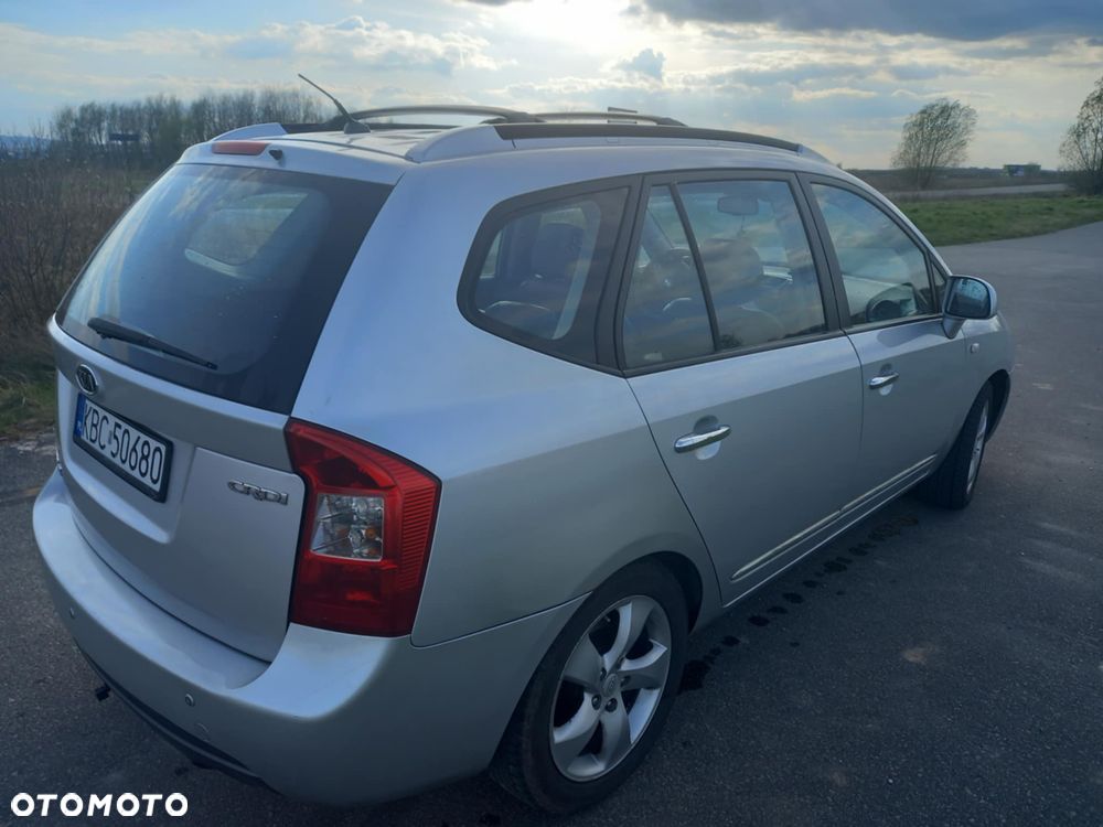 Kia Carens - 4