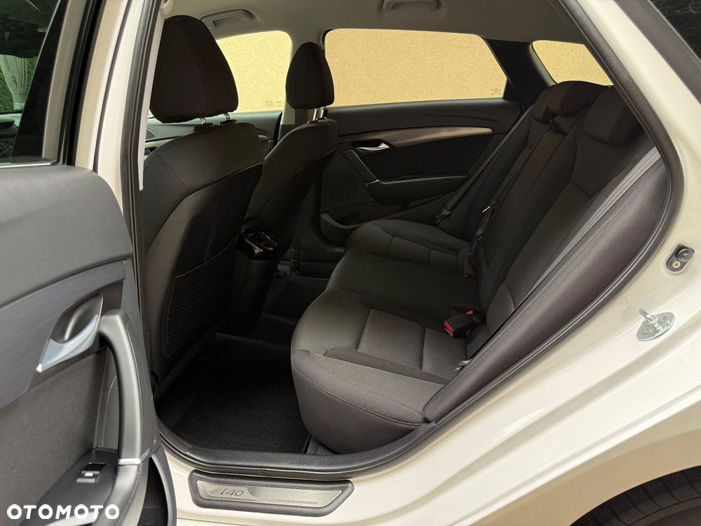 Hyundai i40 Kombi blue 1.6 Trend - 12