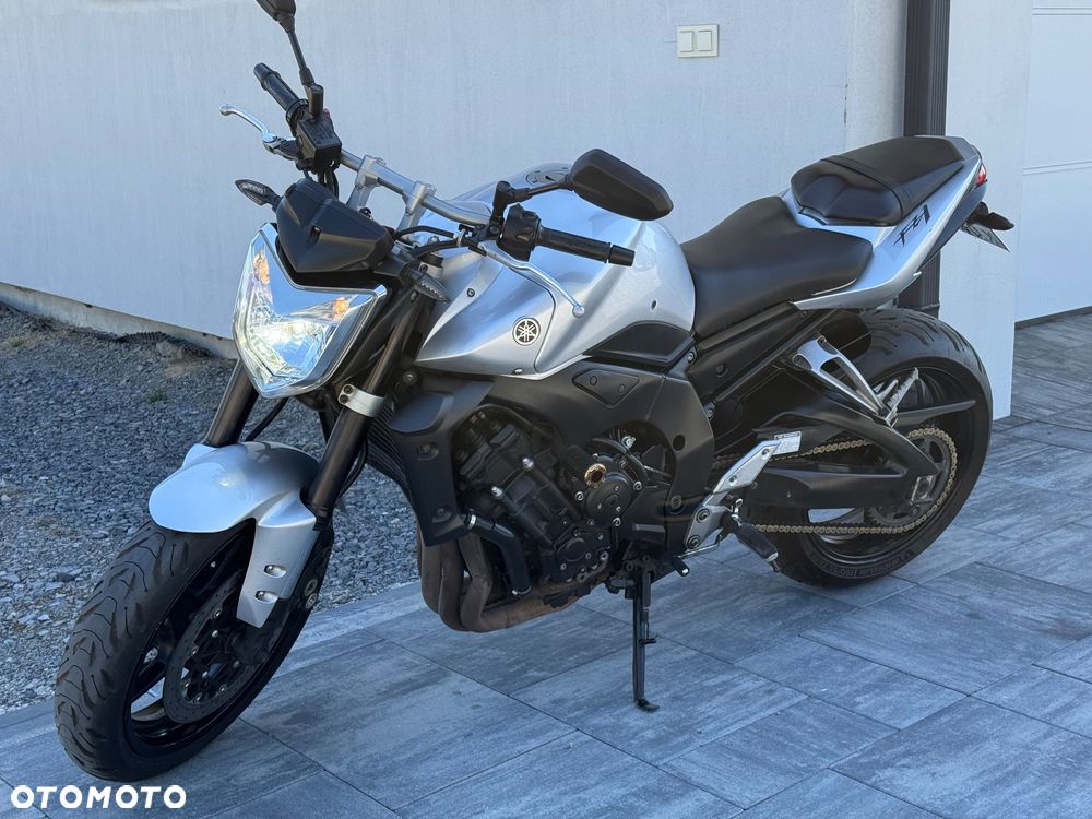 Yamaha FZ - 16