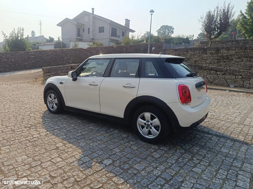 MINI 5 Portas Cooper Essential - 6