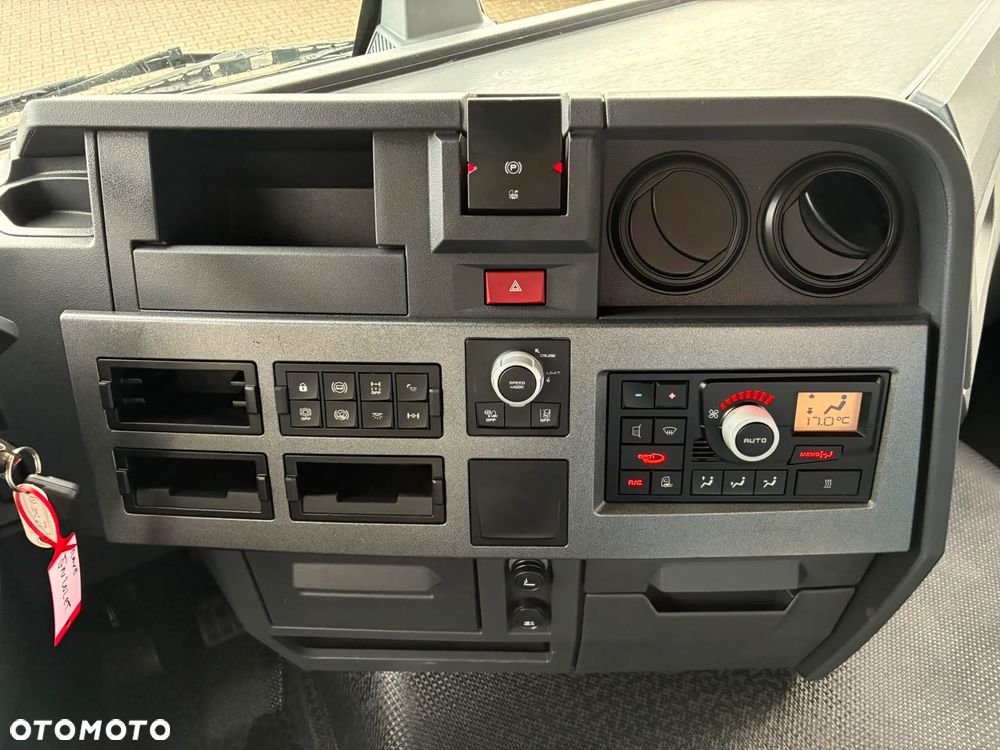 Renault T480 Sleeper Cab - 18