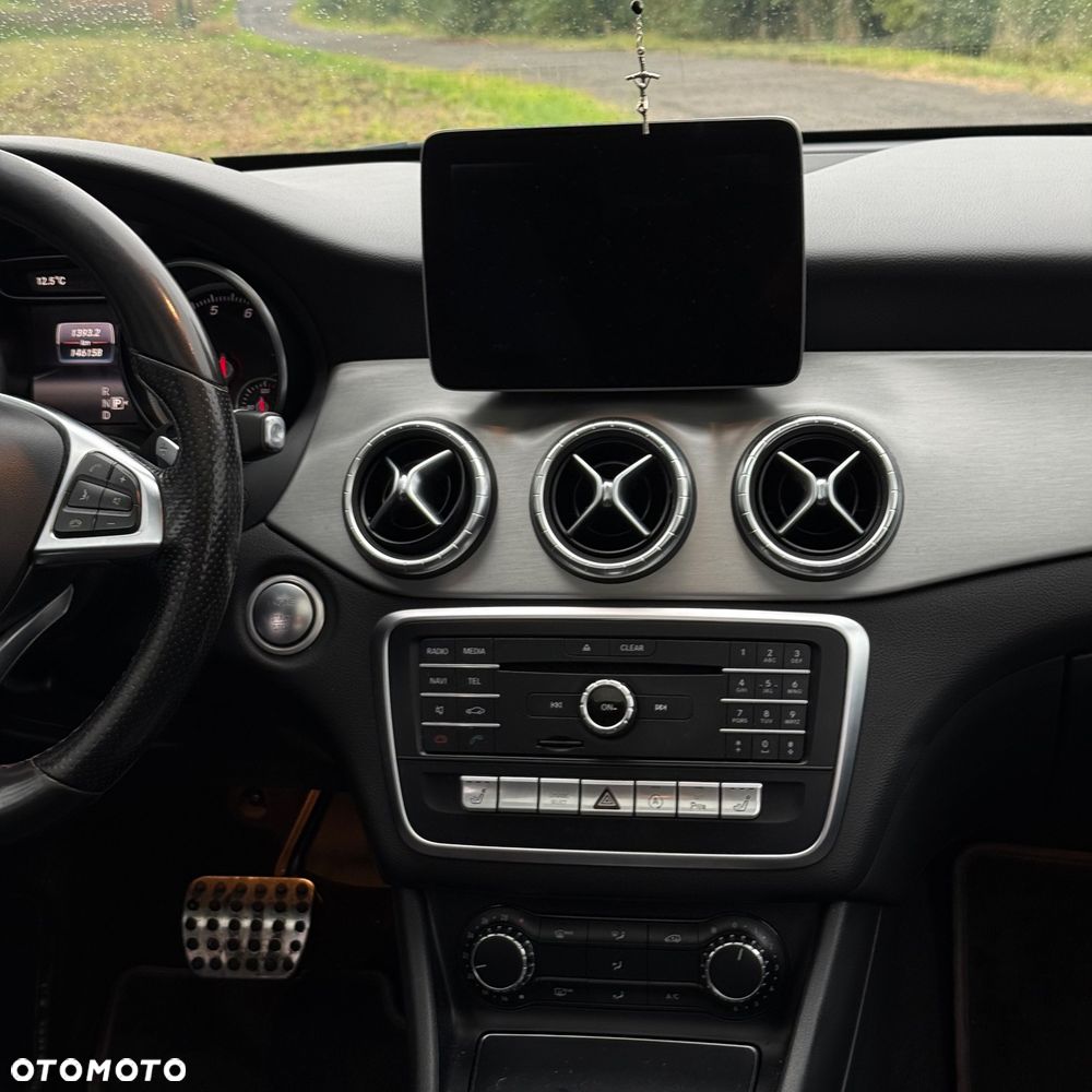 Mercedes-Benz CLA 200 7G-DCT AMG Line - 14