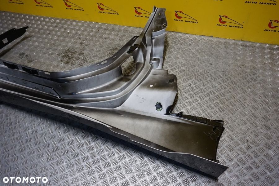 CHEVROLET CORVETTE C8 STINGRAY 2020 - Listwa Progowa Prawa Panel Boczny USA - 11