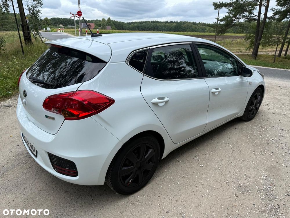 Kia Ceed 1.6 GDI ISG Spirit - 8