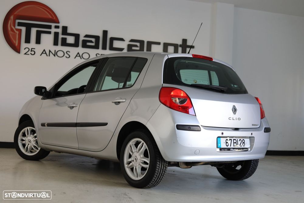 Renault Clio 1.2 16V Confort - 4