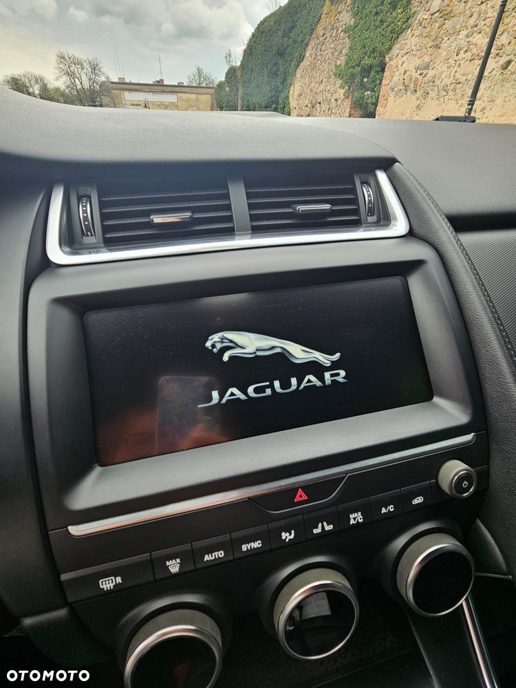 Jaguar E-Pace 2.0 i4D AWD R-Dynamic - 24